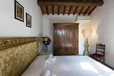 Ferienhaus umgeben von Olivenhaien und