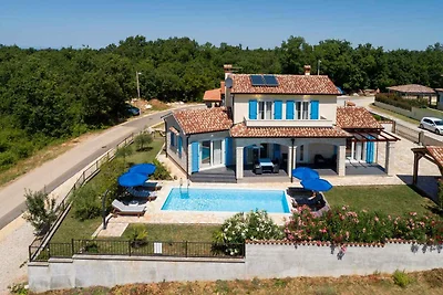 Villa mit Pool und Klimaanlage