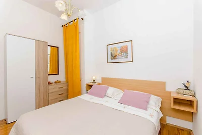 Ferienwohnung mit Klimaanlage am Meer in Brna