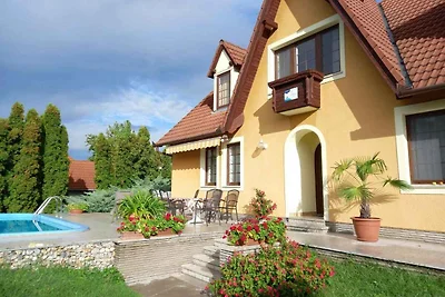 Ferienhaus mit Aussenpool, Grill und grossem