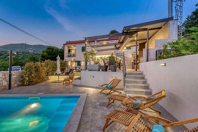 Ferienhaus mit Pool und Meerblick