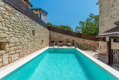 Ferienhaus mit Pool und Klimaanlage
