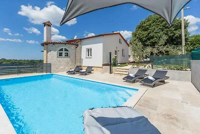 Villa mit Klimaanlage und Pool
