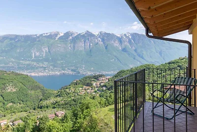 Ferienwohnung mit Terrasse und Seeblick