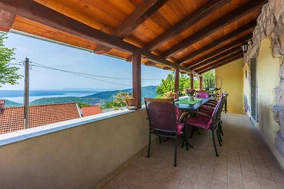 Villa mit Swimmingpool und Sonnenterrasse mit