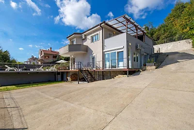 Ferienhaus mit Terrasse und Pool