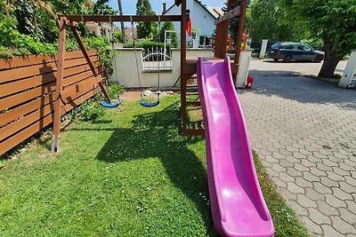 Ferienwohnung mit Kinderspielplatz und Balkon