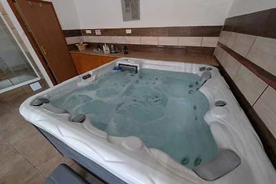 Ferienhaus mit Innenpool, Whirlpool und Sauna