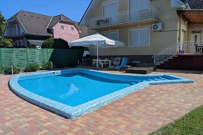 Ferienhaus mit Pool und Internet