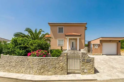 Villa mit Swimmingpool und Whirlpool