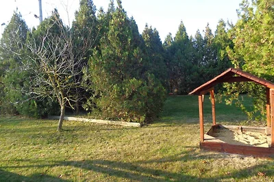 Ferienhaus mit Garten und Grill
