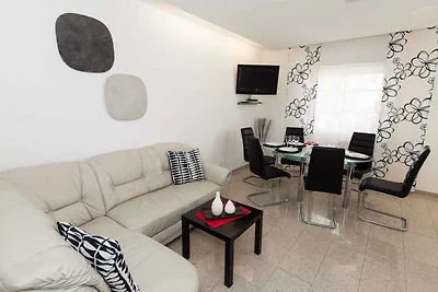 Ferienwohnung mit Pool und Klimaanlage