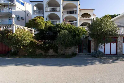 Charmante Ferienwohnung Ive in Tisno auf der 