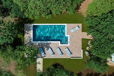 Villa mit Pool in ruhiger Lage