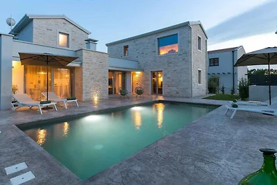 Villa mit Klimaanlage und Pool