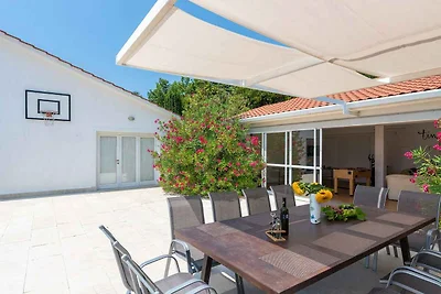 Villa mit Terrasse, Klima und Pool