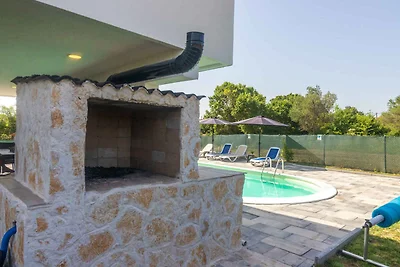 Ferienhaus mit Sauna, Pool und Grill