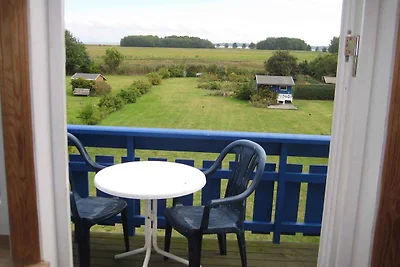 Ferienwohnung mit Balkon, Blick zum Wasser un