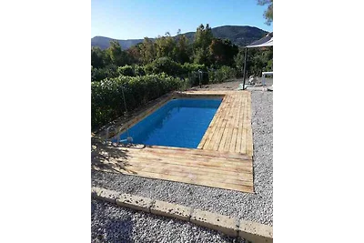 Ferienhaus mit Garten und Pool