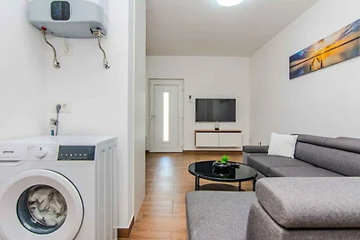 Gemütliche Ferienwohnung Mucaj mit Terrasse a