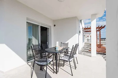 Villa mit Pool und Klimaanlage