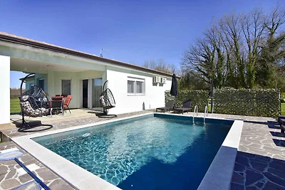 Ferienhaus mit Aussenpool