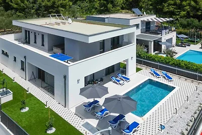 Villa mit Klimaanlage und Pool