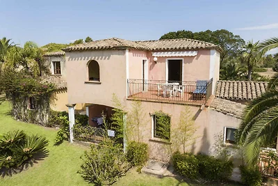 Studio mit Schwimmbad, in Meernähe