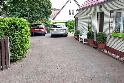 Bungalow mit Terrasse und Garten