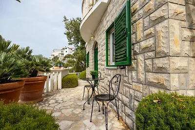Villa mit Pool und Meerblick