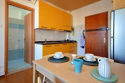 Studio mit Klimaanlage und Balkon