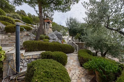 Villa mit Pool und Meerblick