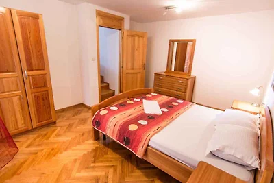 Ferienwohnung modern ausgestattet mit Pool