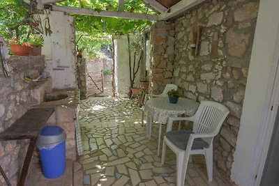 Studio mit TV und Terrasse