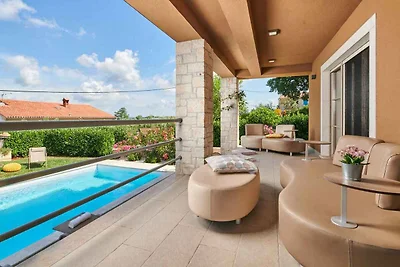 Villa mit Klimaanlage und Pool