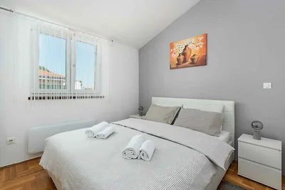 Modern eingerichtetes Apartment für vier Pers