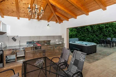Villa mit Klimaanlage und Pool