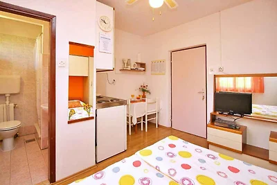 Studio mit Balkon und Klimaanlage