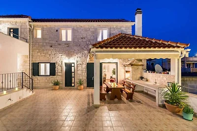 Villa mit Swimmingpool und Meerblick
