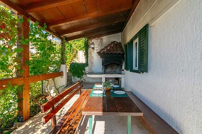 Ferienhaus mit Pool und Meerblick