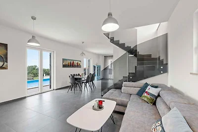 Villa mit Pool und Klimaanlage
