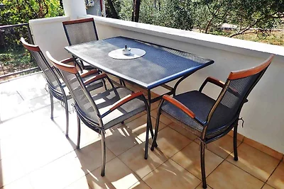 Ferienwohnung mit Garten und Klimaanlage
