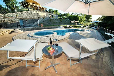 Villa mit Whirlpool und Aussenpool