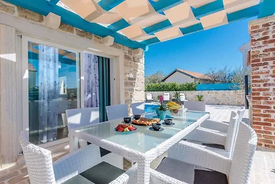 Villa mit Pool, Klima und Grill