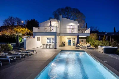 Ferienhaus mit Aussenpool