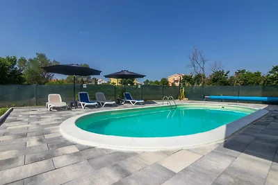 Ferienhaus mit Sauna, Pool und Grill