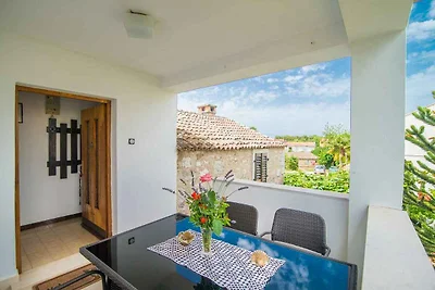 Einfach eingerichtetes Apartment mit 2 Schlaf