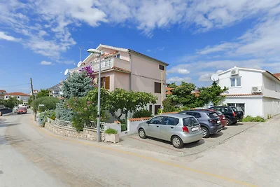 Ferienwohnung mit Terrasse und Grill