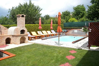 Ferienhaus mit Terrasse und Pool