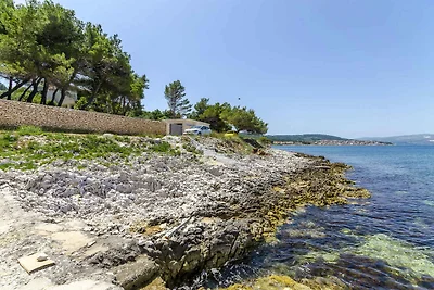 Ferienhaus liegt am Meer auf einer Insel